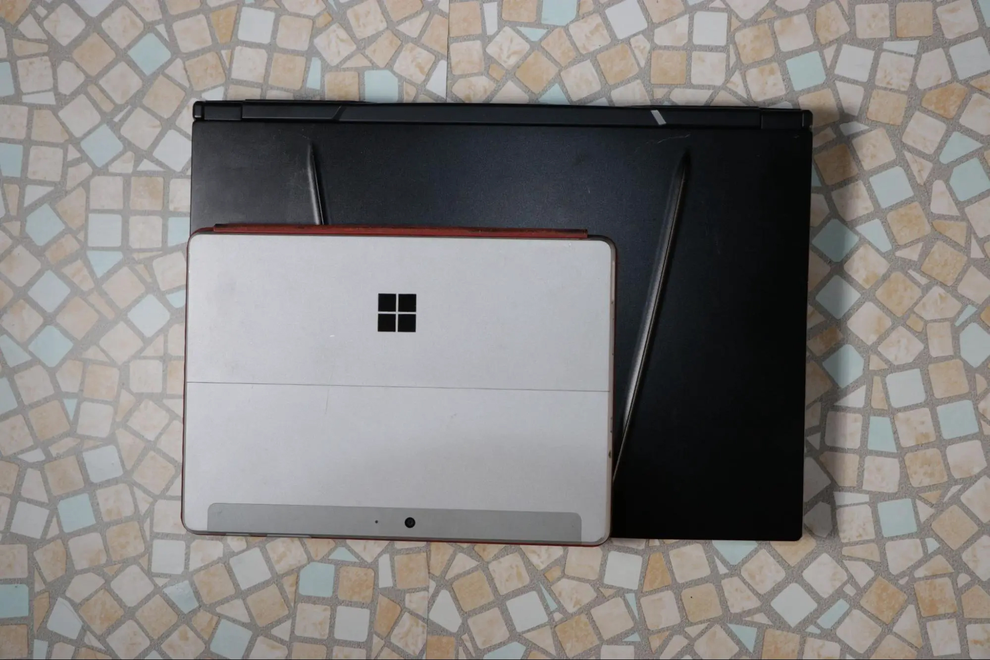 Microsoft Surface Go und Laptop Größenvergleich